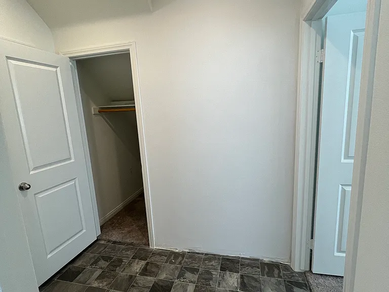 755 Royal County Ct — Photo 11
