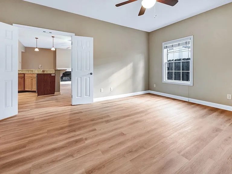 807 E Main St — Photo 37