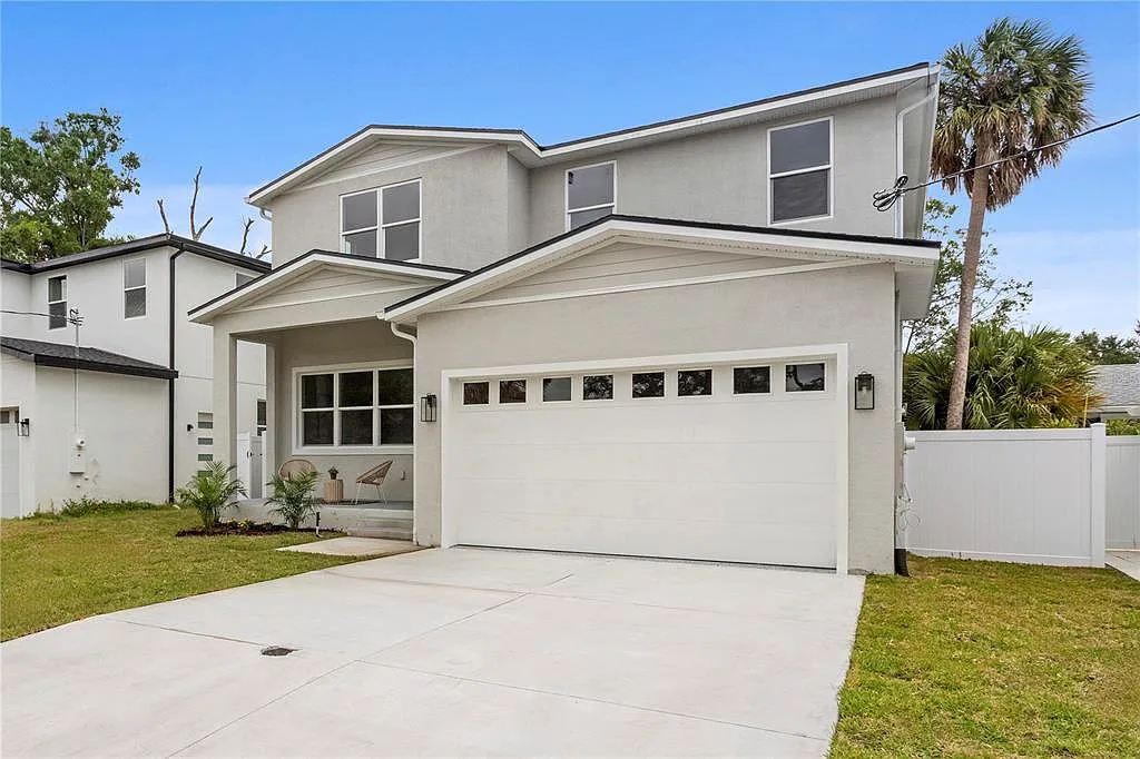 4 bed, 3.5 bath, 2827 sqft, $5,000 — Photo 1