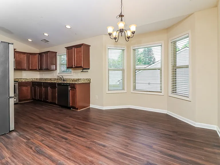 100 Comet Ct — Photo 8