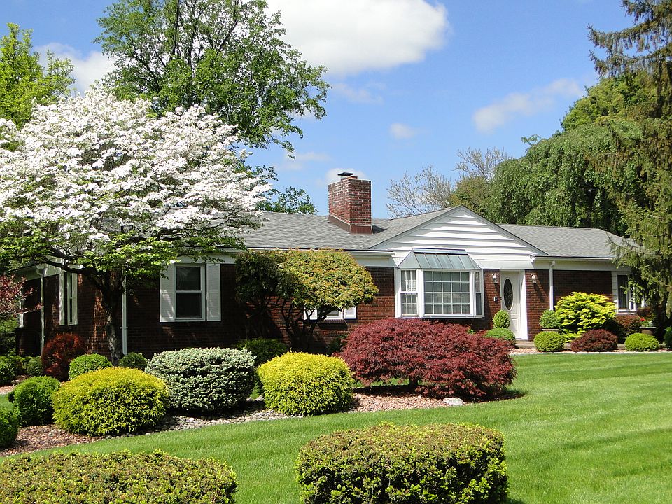 1st image of 48 Willow Pkwy