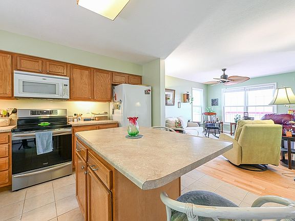 2nd image of 254 John St Lot 18