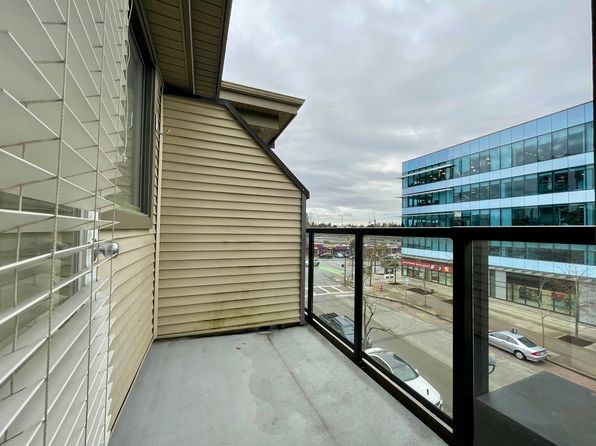 2 bedroom rental in Surrey — photo 20