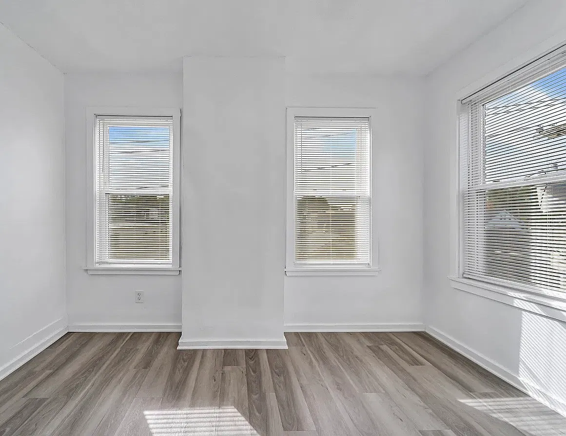 3 bed, 1000 sqft, $1,900 — Photo 1
