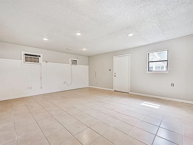 5220 Krueger Dr — Photo 44