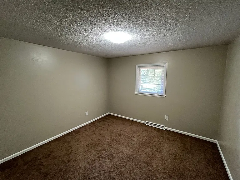 370 Farmbrooke Ln — Photo 17