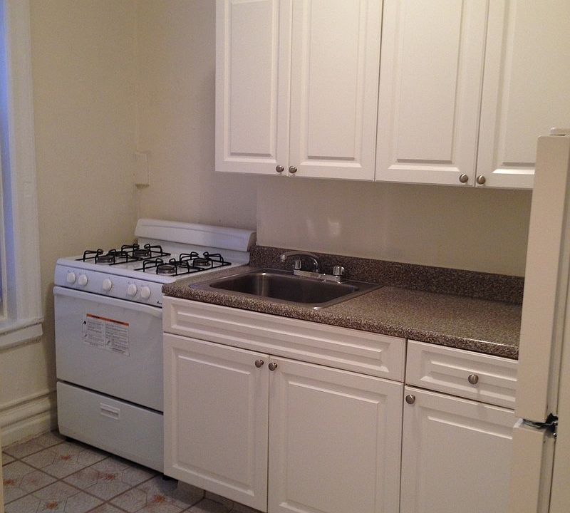 2nd image of 428 Stratford Rd APT 1C