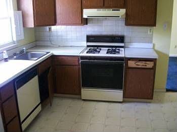 4th image of 2214 Garden Ln