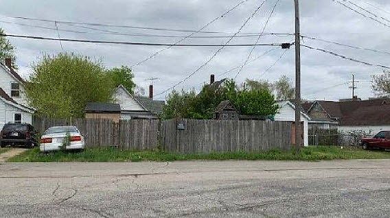 2nd image of 714 Reed St