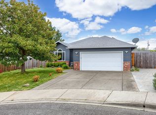 2735 SW Garden Meadow Dr, Grants Pass, OR 97527