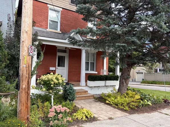 149 Concord St S #A, Ottawa, ON K1S 0Z3
