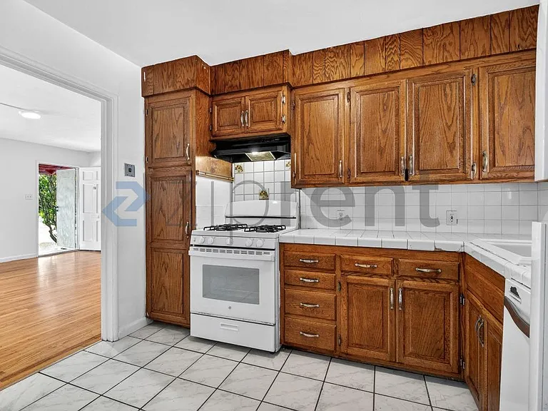 365 S 38th St — Photo 11