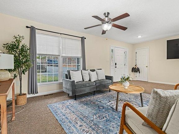 2nd image of 570 Kentmoor Farm Rd