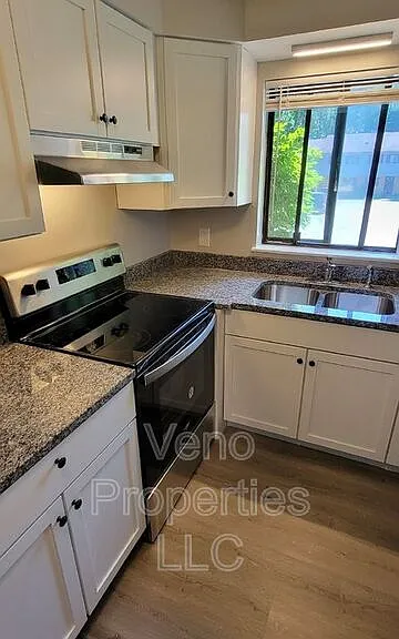 40 McIntyre St #B2 — Photo 3