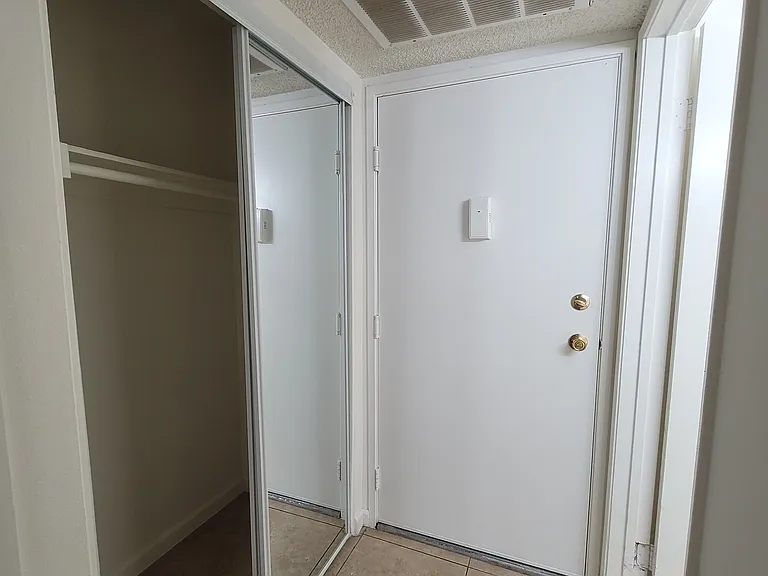 Gramercy Apartments — Photo 4