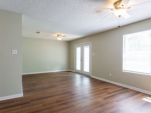 2nd image of 109 E Brookwood Pl