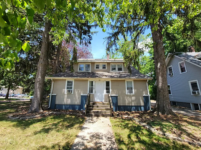 712 W Illinois St — Photo 3