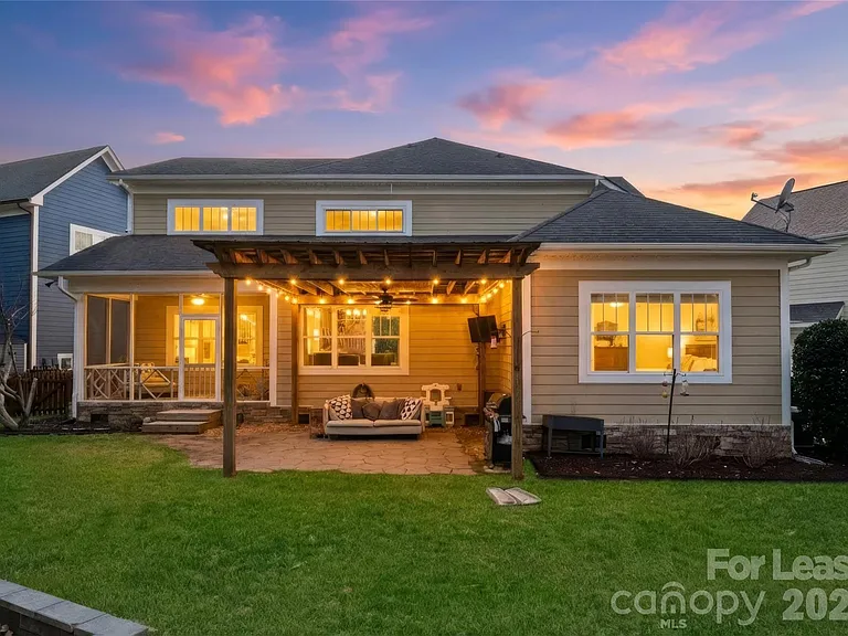 18047 Northport Dr — Photo 6