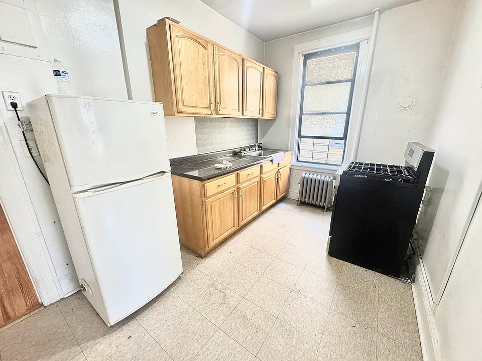 1st image of 3088 35th St APT 2R