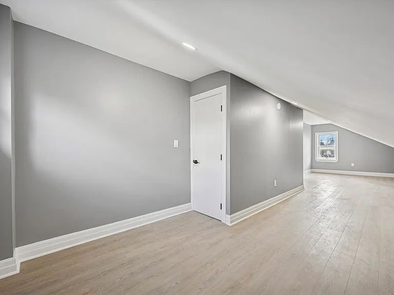 523 W Glenside Ave — Photo 17