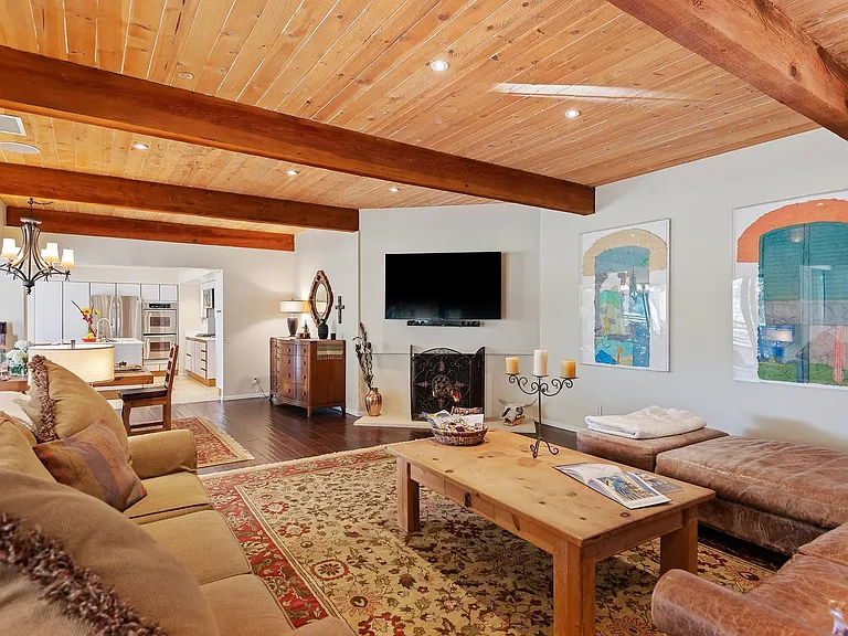 525 Las Palmas Dr — Photo 5