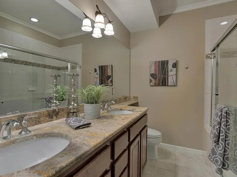 2218 Woodberry Ln — Photo 15
