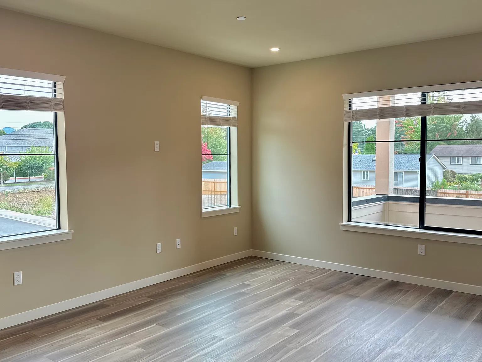 4 bed, 3.5 bath, 1800 sqft, $3,200 — Photo 2