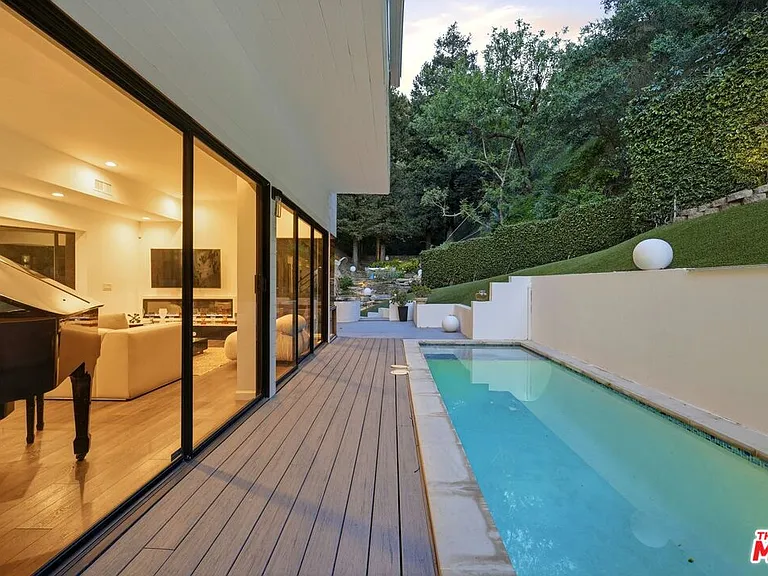2350 Benedict Canyon Dr — Photo 53