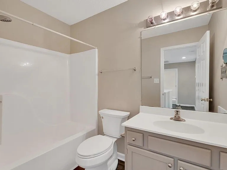 816 Commons Dr N — Photo 19
