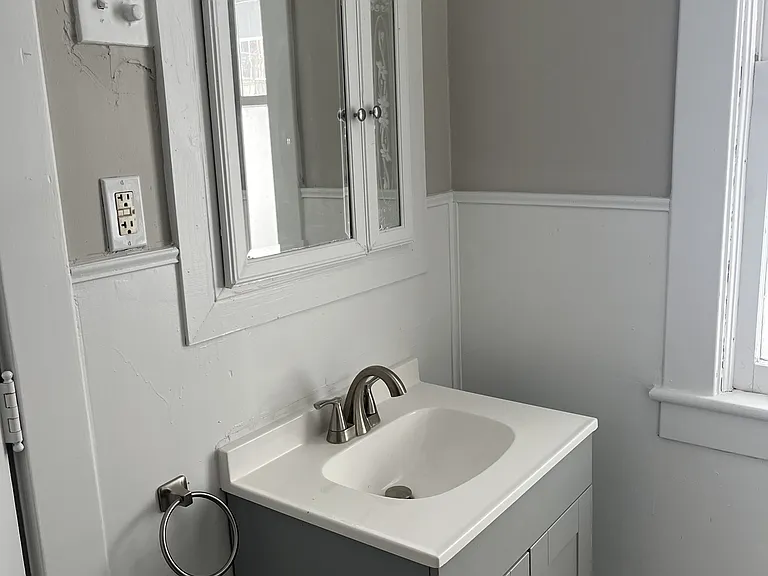 136 Westminster Ave #2 — Photo 8