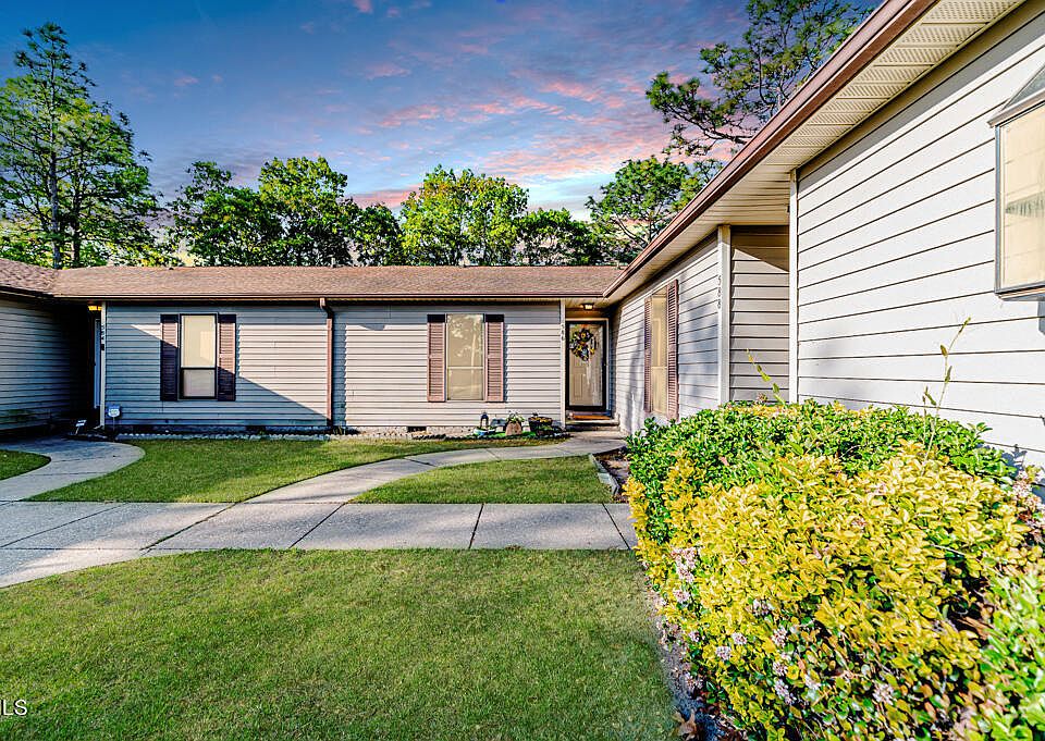 1st image of 586 Countrytown Dr