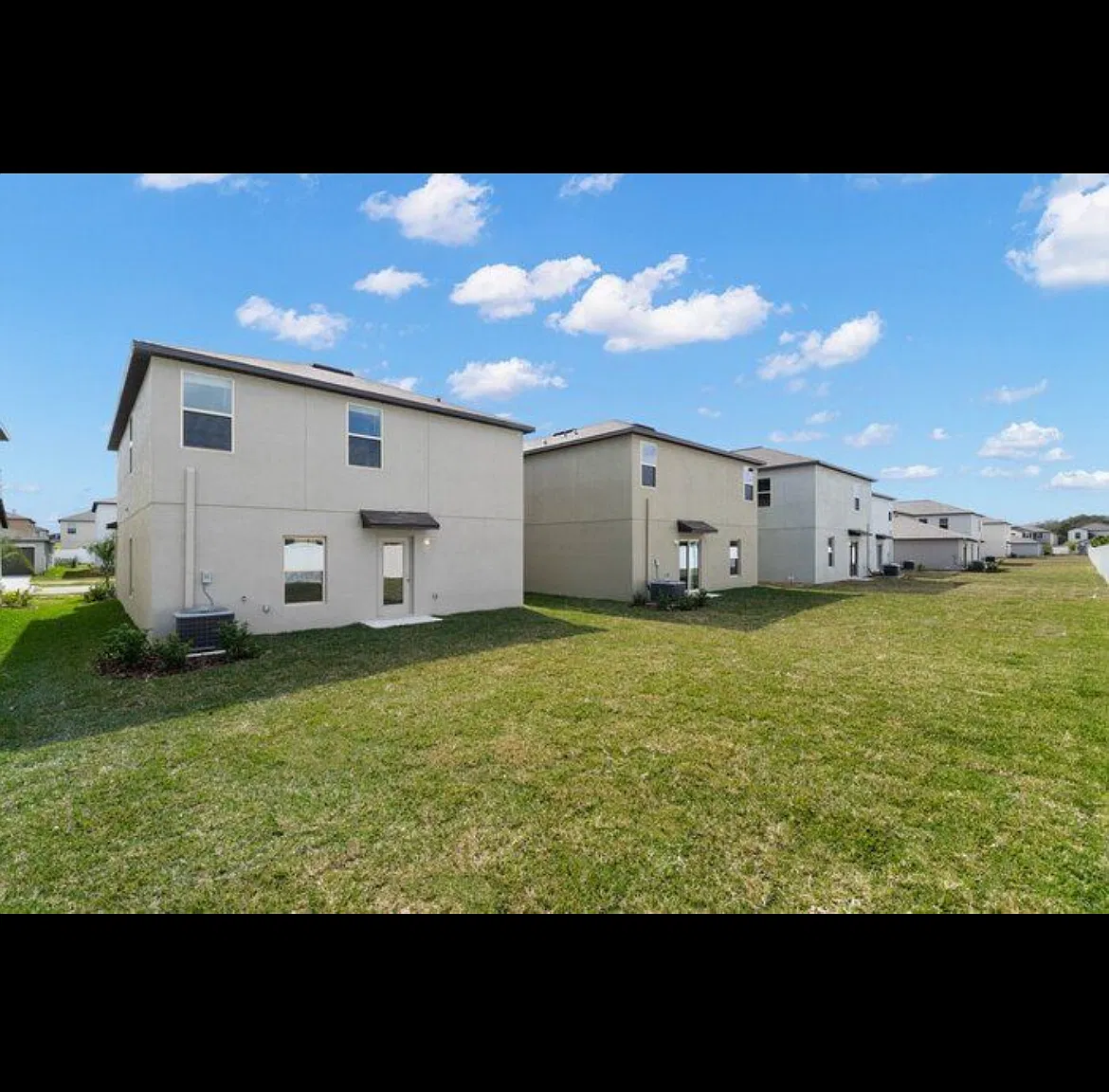 5 bed, 2450 sqft, $2,600 — Photo 2