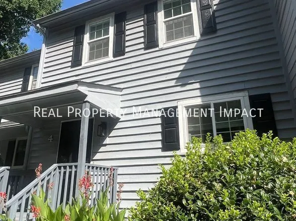 4 Willow Bridge Dr, Durham, NC 27707