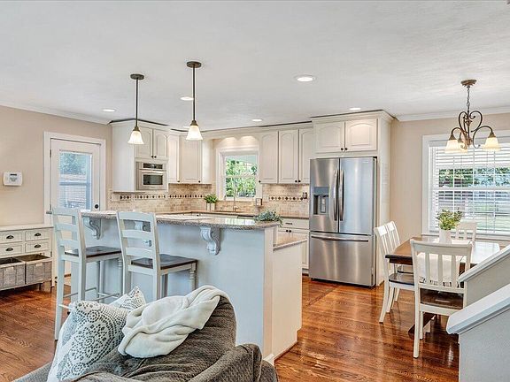3rd image of 6339 Greenway Dr