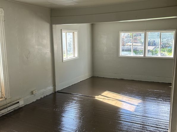 405 Adams St, Mannington, WV 26582