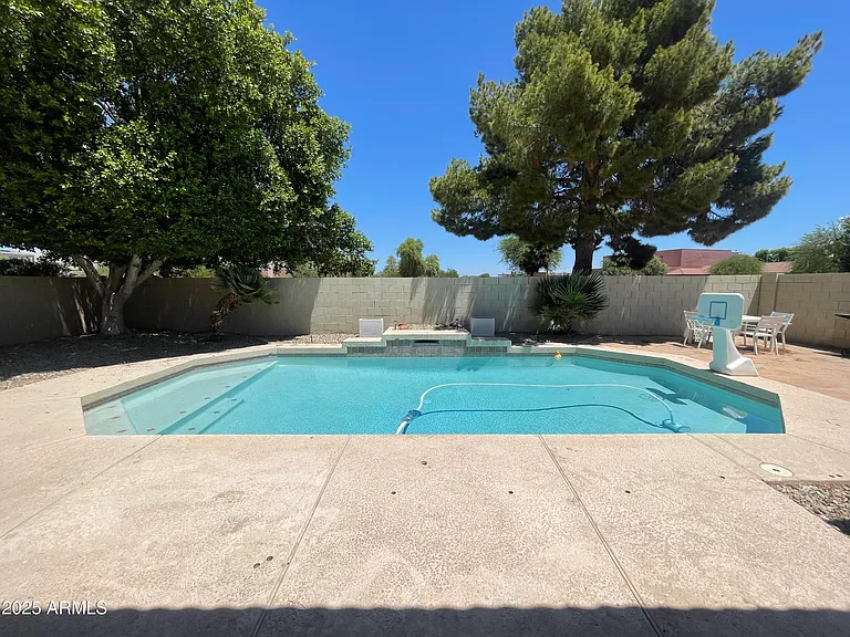 1680 W Saragosa St — Photo 31