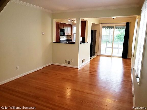 3rd image of 312 Forest Ave