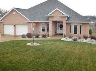 66 Raphael Dr, Irwin, PA 15642