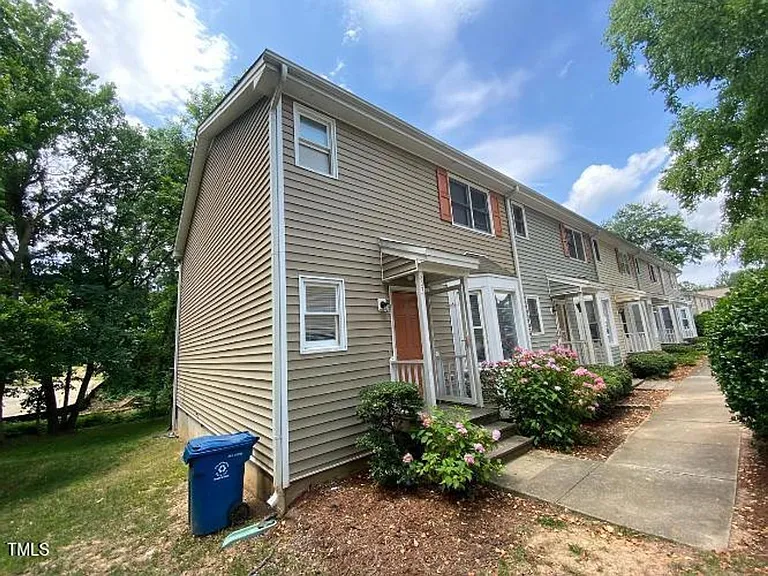 553 Darby Glen Ln — Photo 8