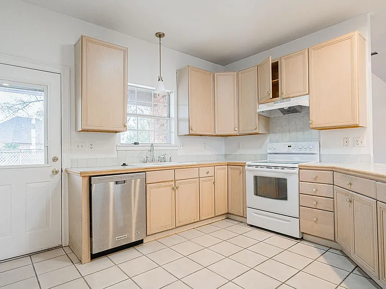 204 Student Dr — Photo 21
