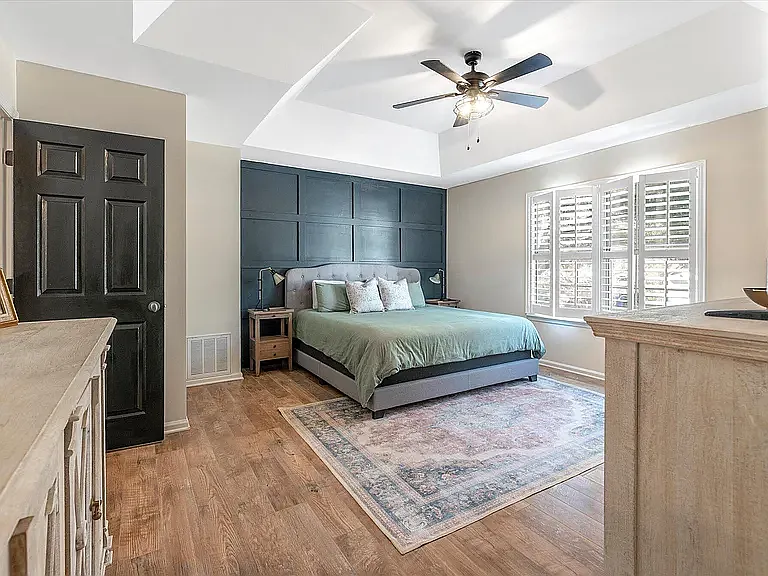 1927 Oak Tree Ln — Photo 11
