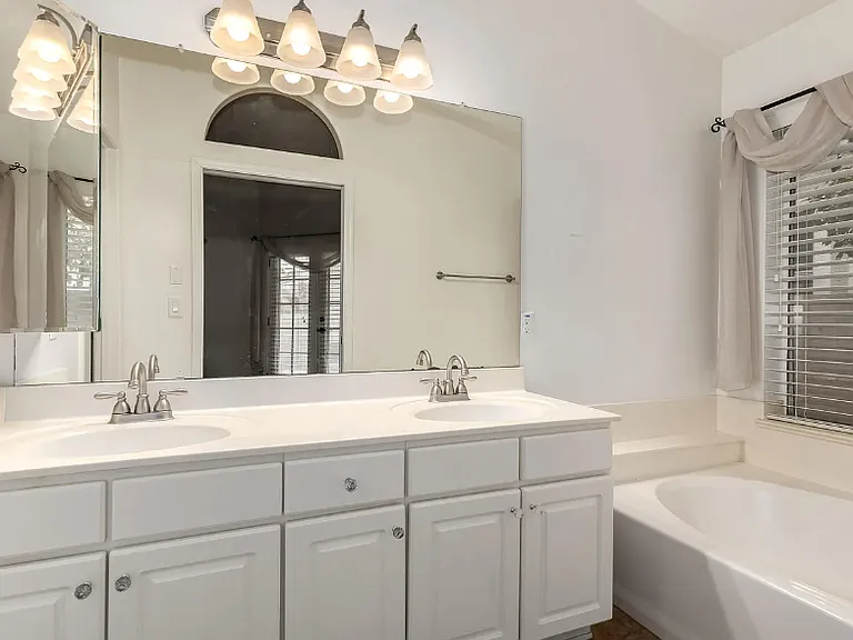 517 S Paradise Dr — Photo 13