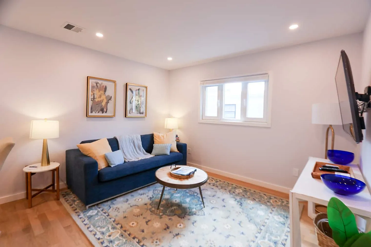 1 bed, 2.0 bath, 893 sqft, $8,925 — Photo 1