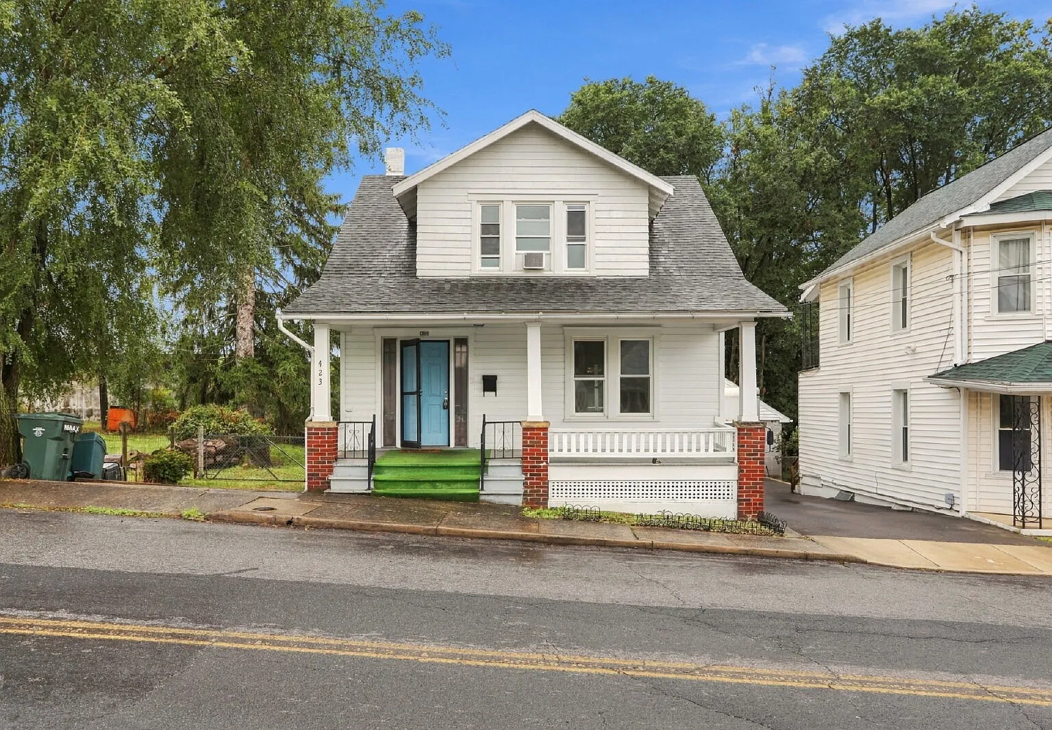 3 bed, 1.5 bath, 1188 sqft, $2,000 — Photo 3