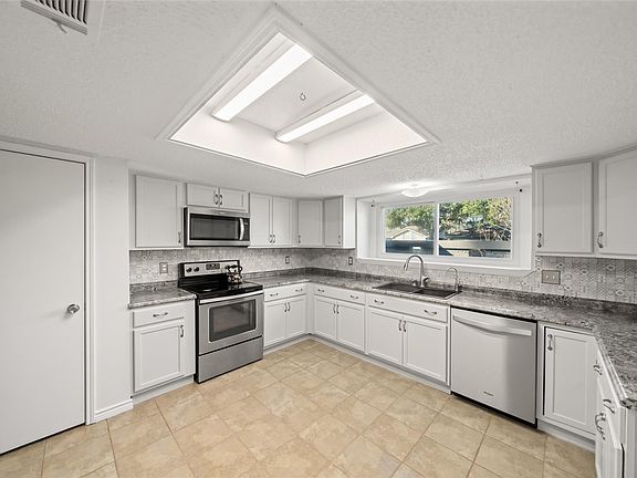 4th image of 6930 Maple Fox Dr