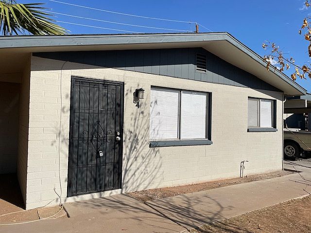 1st image of 3227 E Earll Dr