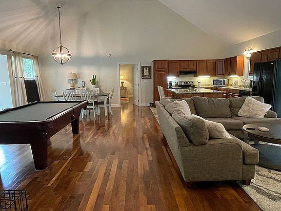 2nd image of 290 Holiday Hills Ln