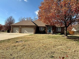 1400 N 17th St, Monett, MO 65708