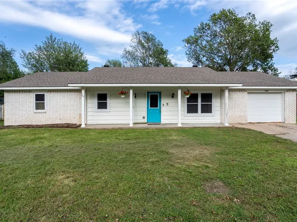 1205 Jo Lynn St, Siloam Springs, AR 72761