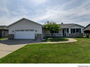 1201 Sugar Tree Ct, Chatham, IL 62629